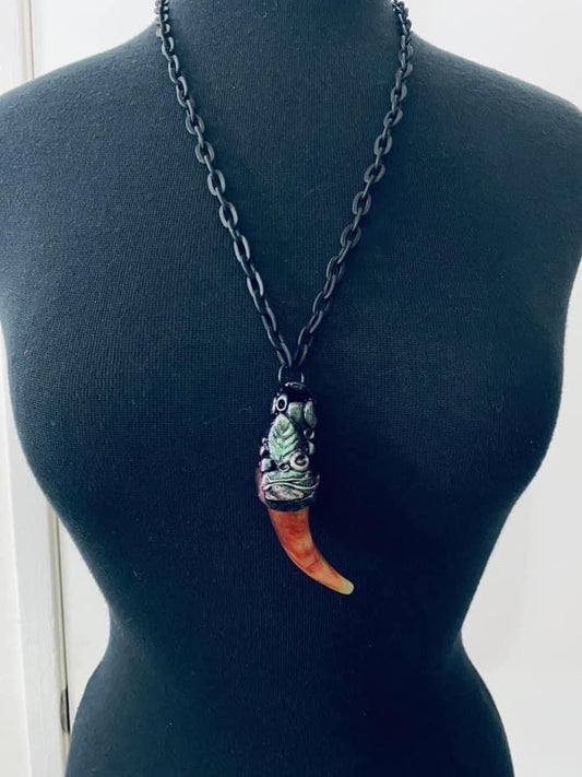 Agate horn necklace