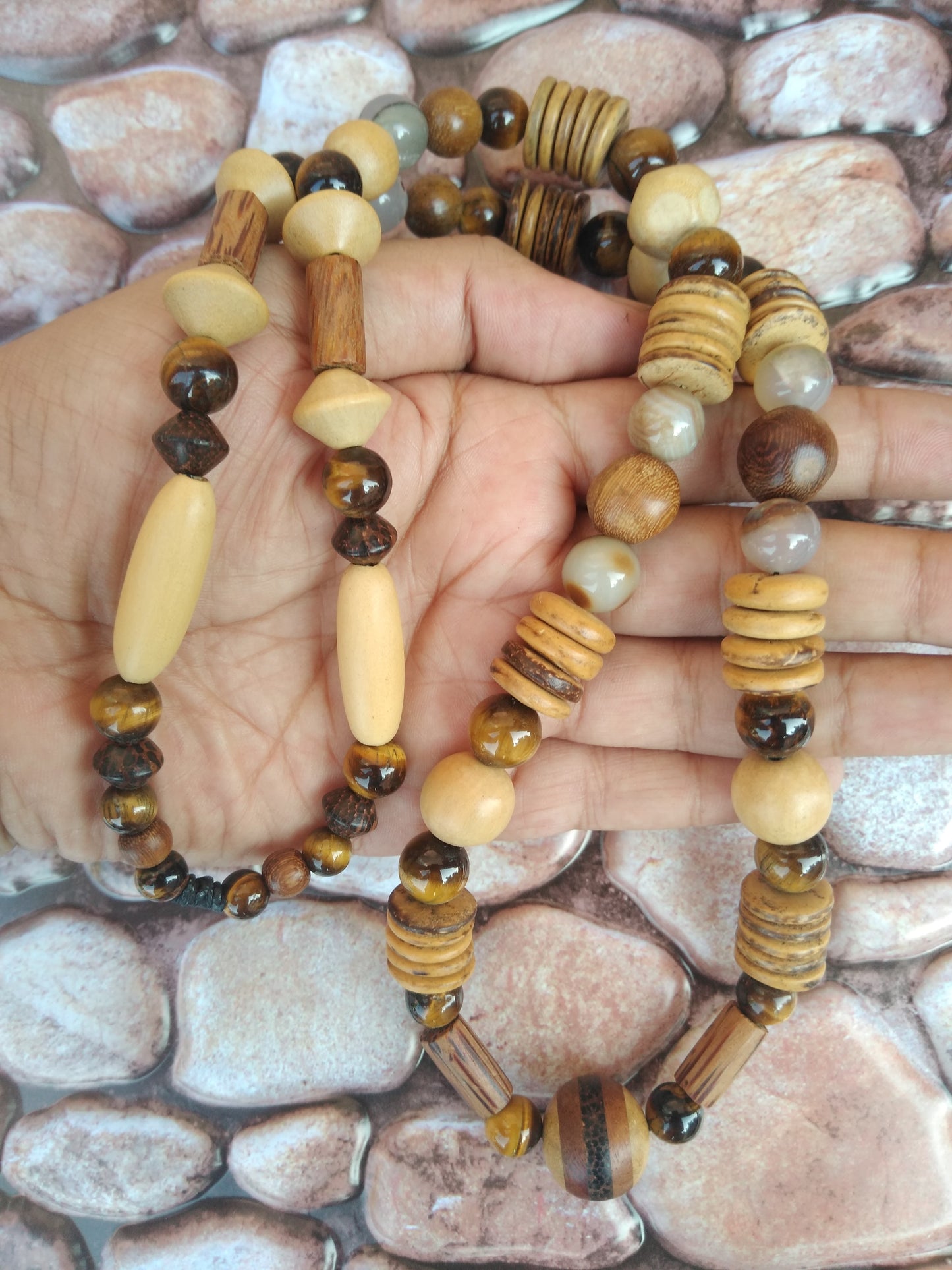 TIGER EYE & AGATE BEADED NECKLACE WITH WOODEN BEADS